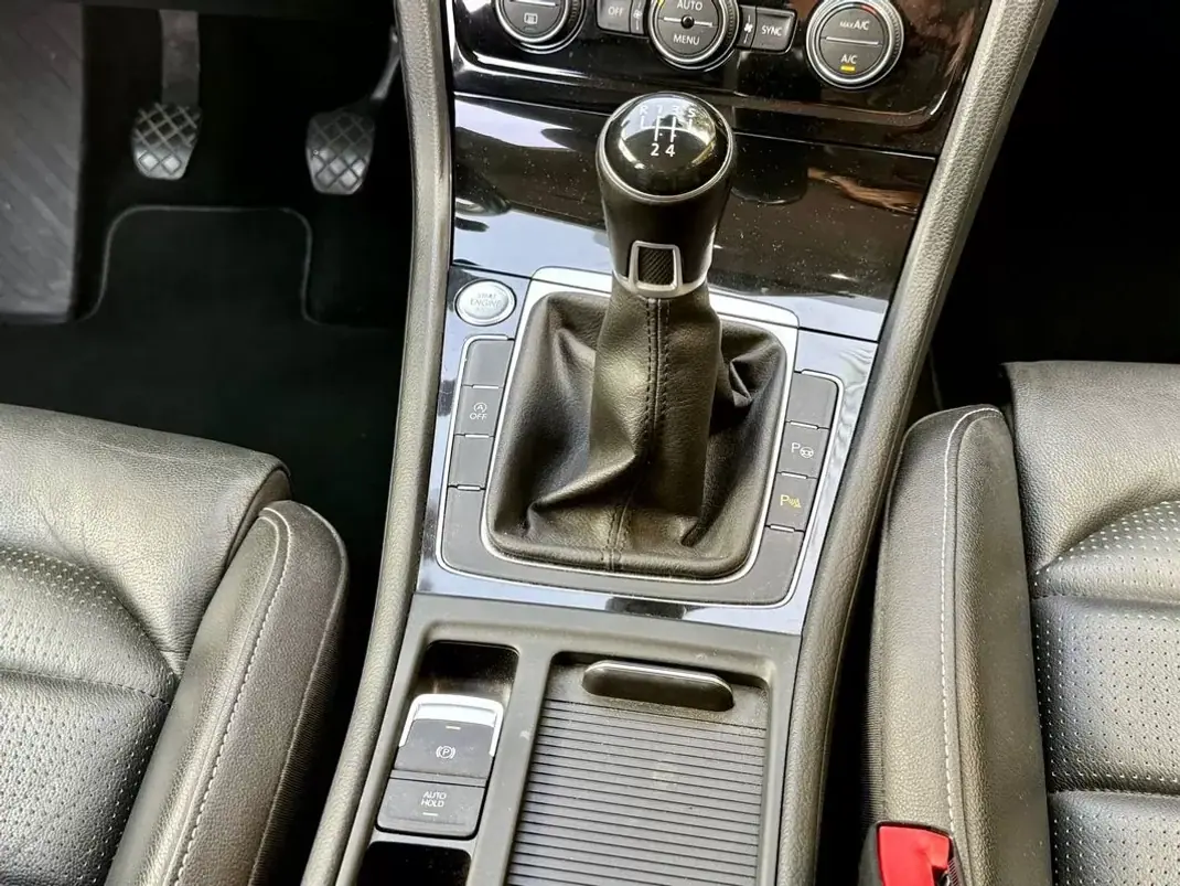 Volkswagen Golf 2018 - 17490 EUR, 134500 km - AUTO.MOTO.pt - 134500km - foto 23 de 38