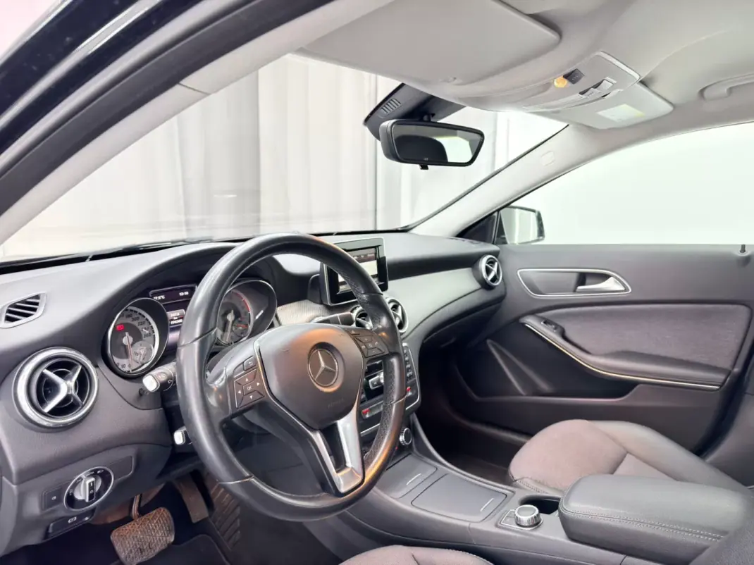 Mercedes-Benz GLA 200 2015 - 17000 EUR, 194000 km - AUTO.MOTO.pt - 194000km - foto 18 de 21