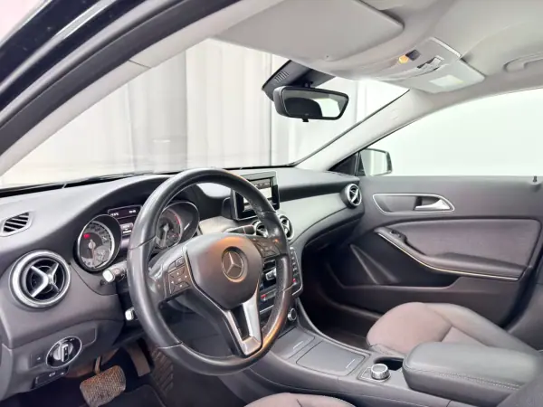 Mercedes-Benz GLA 200 2015 - 17000 EUR, 194000 km - AUTO.MOTO.pt - 194000km - foto 18 de 21