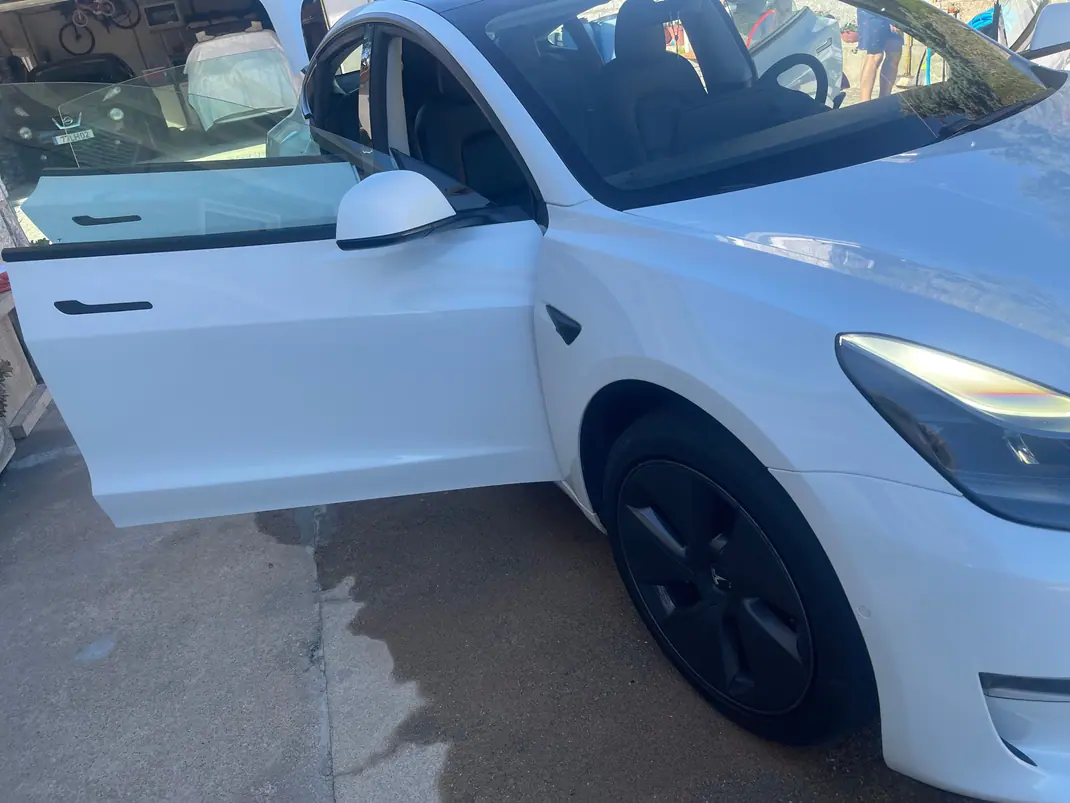 Tesla Model 3 2021 - 26499 EUR, 93150 km - 93150km - foto 4 de 10