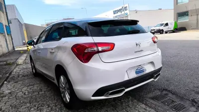 Citroën DS5 2015 - 10900 EUR, 175000 km - AUTO.MOTO.pt - 175000km - foto 12 de 17