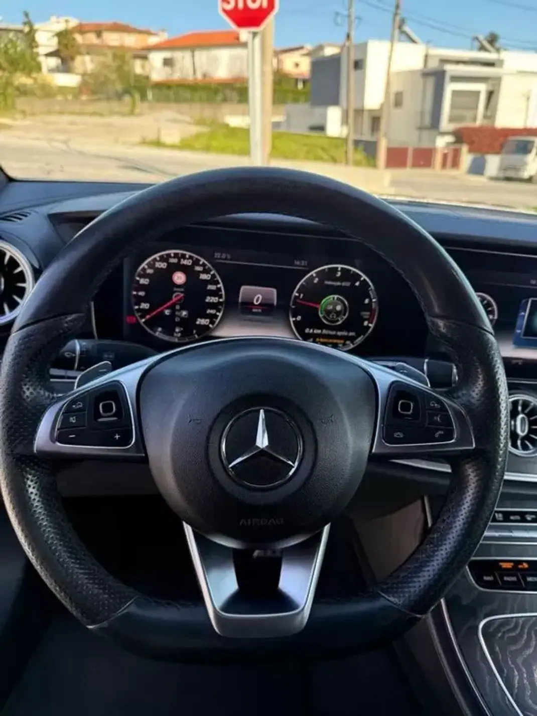 Mercedes-Benz E 220 2017 - 29990 EUR, 215000 km - AUTO.MOTO.pt - 215000km - foto 29 de 34