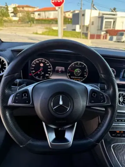 Mercedes-Benz E 220 2017 - 29990 EUR, 215000 km - AUTO.MOTO.pt - 215000km - foto 29 de 34