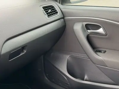 Volkswagen Polo 2017 - 10900 EUR, 152200 km - AUTO.MOTO.pt - 152200km - foto 9 de 28