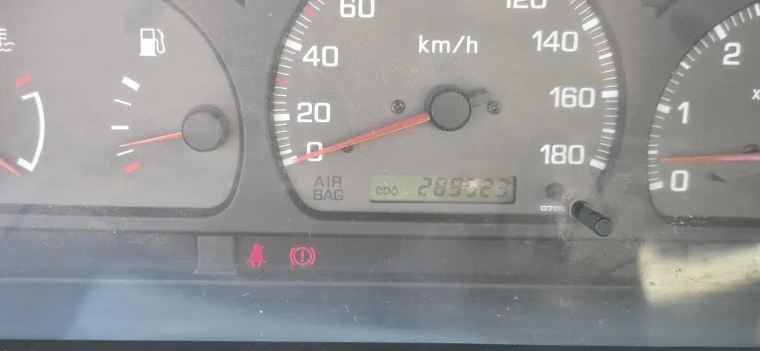 Nissan Navara 1999 - 12500 EUR, 289923 km - 289923km - foto 7 de 7