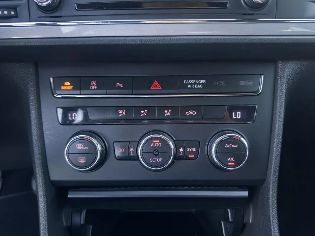 SEAT Leon 2013 - 11500 EUR, 253000 km - AUTO.MOTO.pt - 253000km - foto 30 de 38