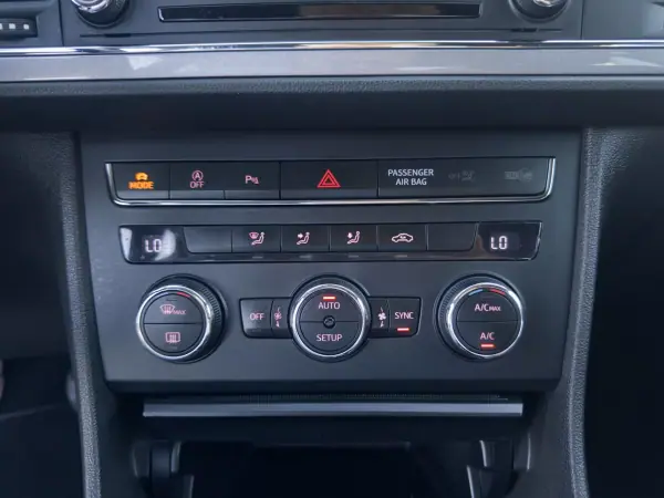 SEAT Leon 2013 - 11500 EUR, 253000 km - AUTO.MOTO.pt - 253000km - foto 30 de 38