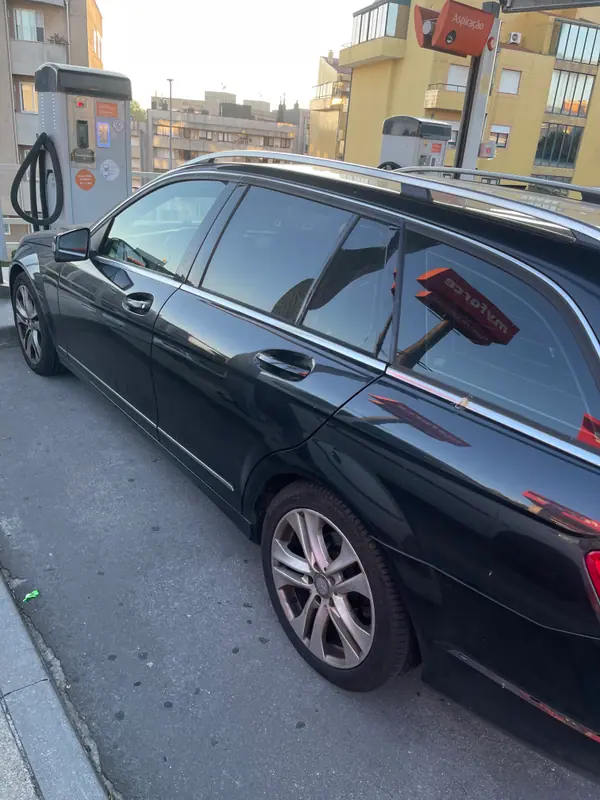 Mercedes-Benz C 180 2012 - 10500 EUR, 293000 km - AUTO.MOTO.pt - 293000km - foto 5 de 5