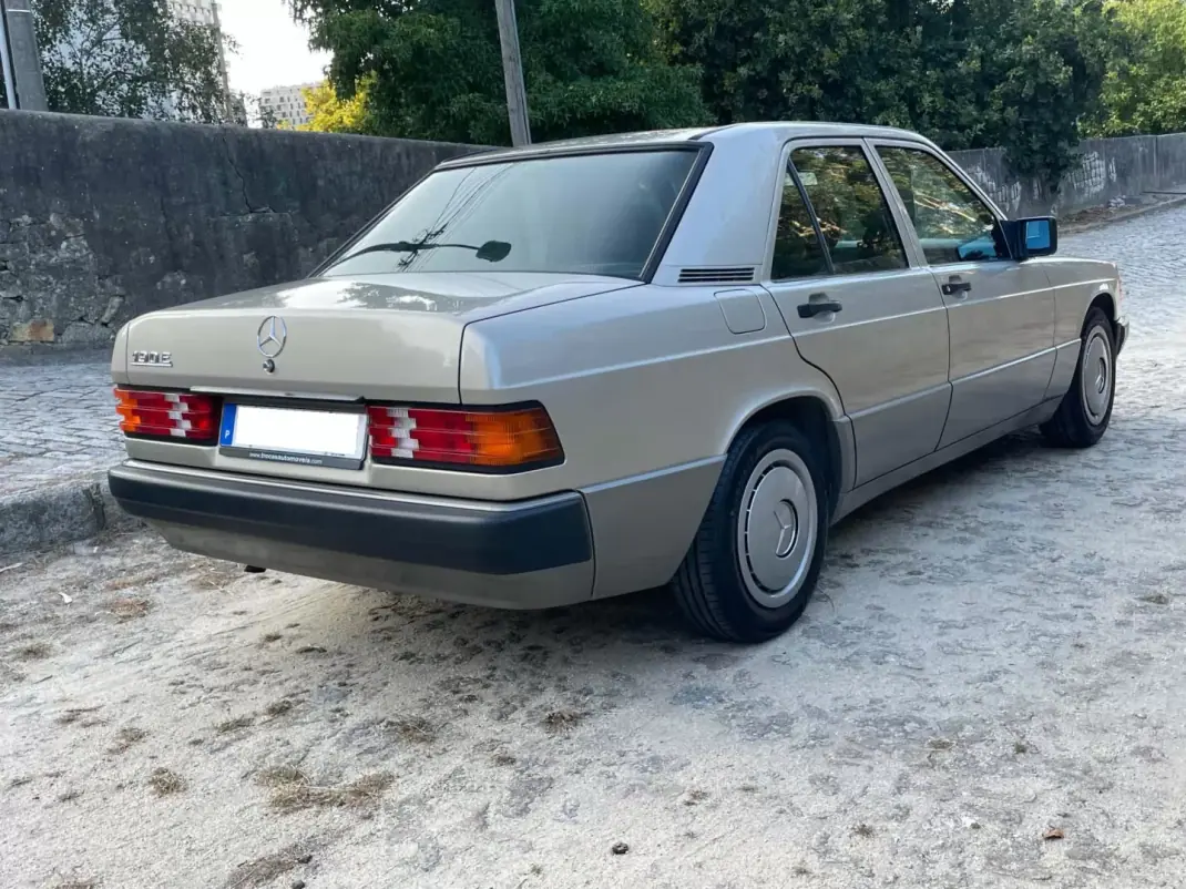 Mercedes-Benz 190 1993 - 14900 EUR, 41200 km - 41200km - foto 4 de 40