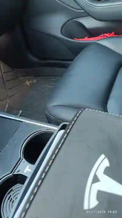 Tesla Model 3 2019 - 22000 EUR, 125000 km - AUTO.MOTO.pt - 125000km - foto 5 de 15