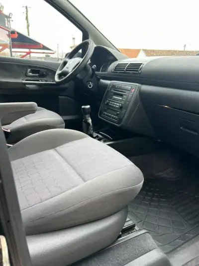 SEAT Alhambra 2008 - 8450 EUR, 265000 km - AUTO.MOTO.pt - 265000km - foto 12 de 14