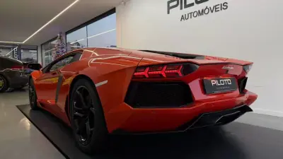 Lamborghini Aventador 2012 - 349900 EUR, 17929 km - AUTO.MOTO.pt - 17929km - foto 10 de 39
