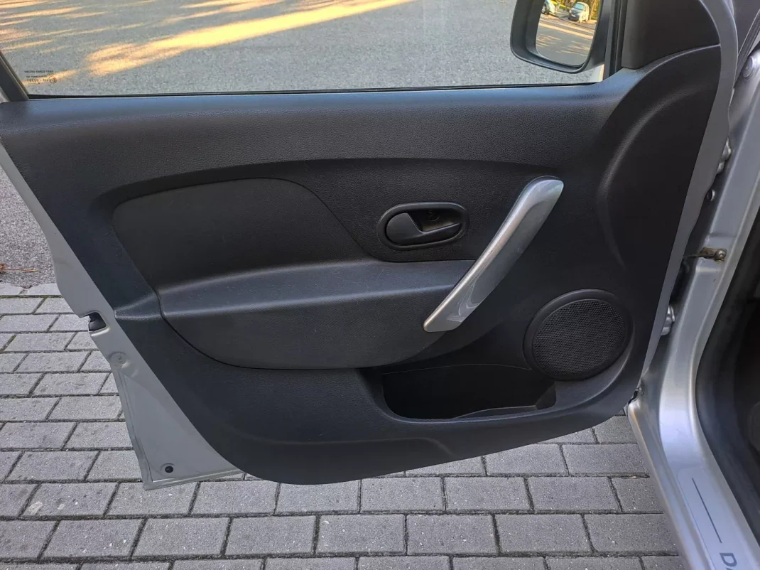 Dacia Logan MCV 2016 - 8500 EUR, 120000 km - AUTO.MOTO.pt - 120000km - foto 9 de 23