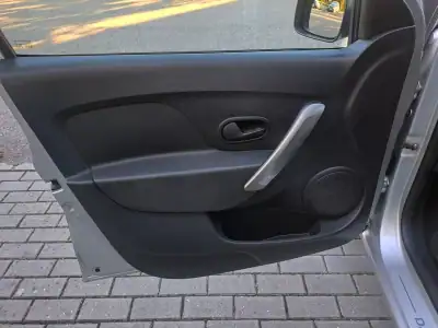 Dacia Logan MCV 2016 - 8500 EUR, 120000 km - AUTO.MOTO.pt - 120000km - foto 9 de 23