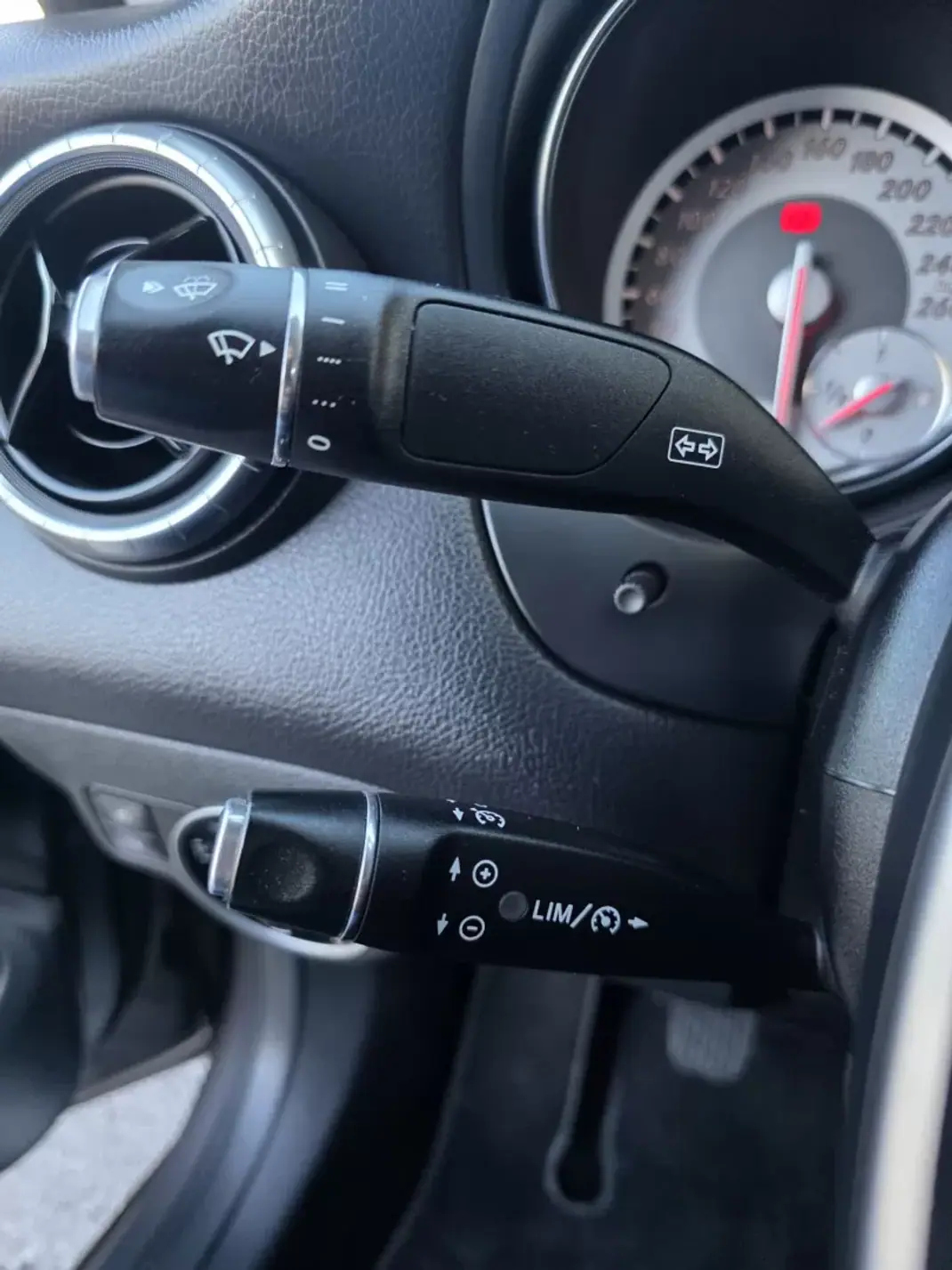 Mercedes-Benz CLA 180 2014 - 17990 EUR, 134000 km - AUTO.MOTO.pt - 134000km - foto 20 de 34