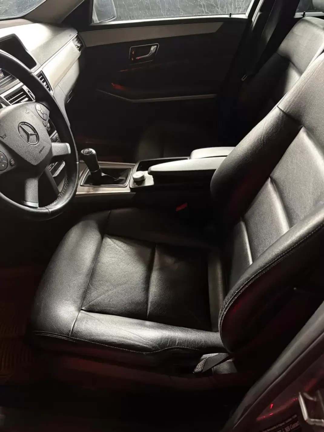 Mercedes-Benz E 250 2010 - 13400 EUR, 252500 km - AUTO.MOTO.pt - 252500km - foto 9 de 12