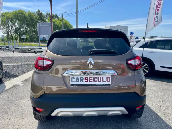 Renault Captur 2017 - 12950 EUR, 85620 km - AUTO.MOTO.pt - 85620km - foto 6 de 27