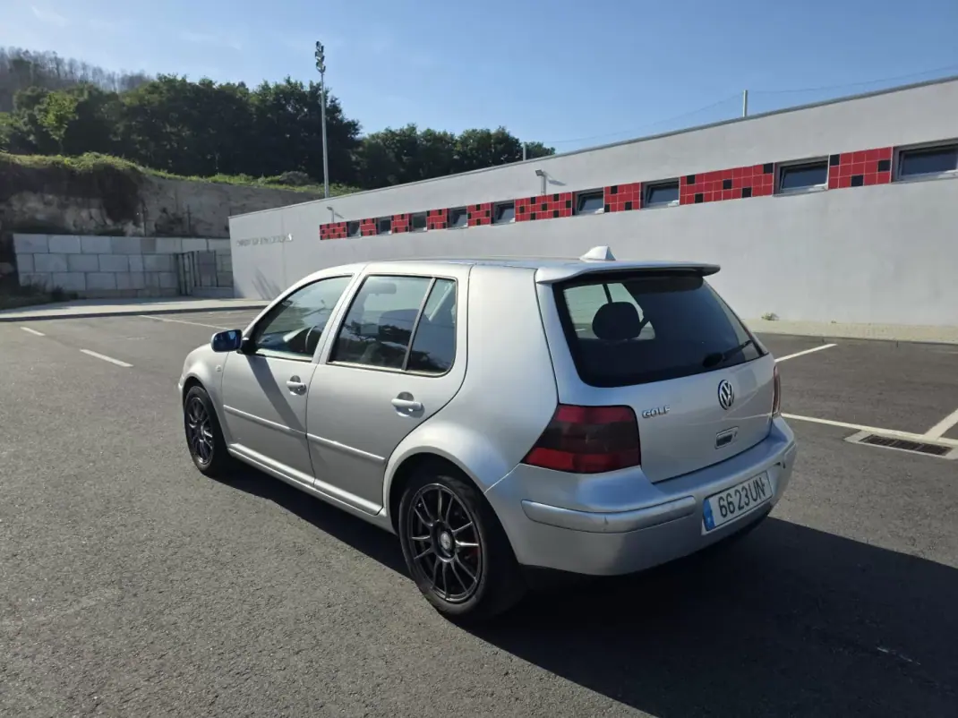 Volkswagen Golf 2003 - 4490 EUR, 200000 km - AUTO.MOTO.pt - 200000km - foto 9 de 15