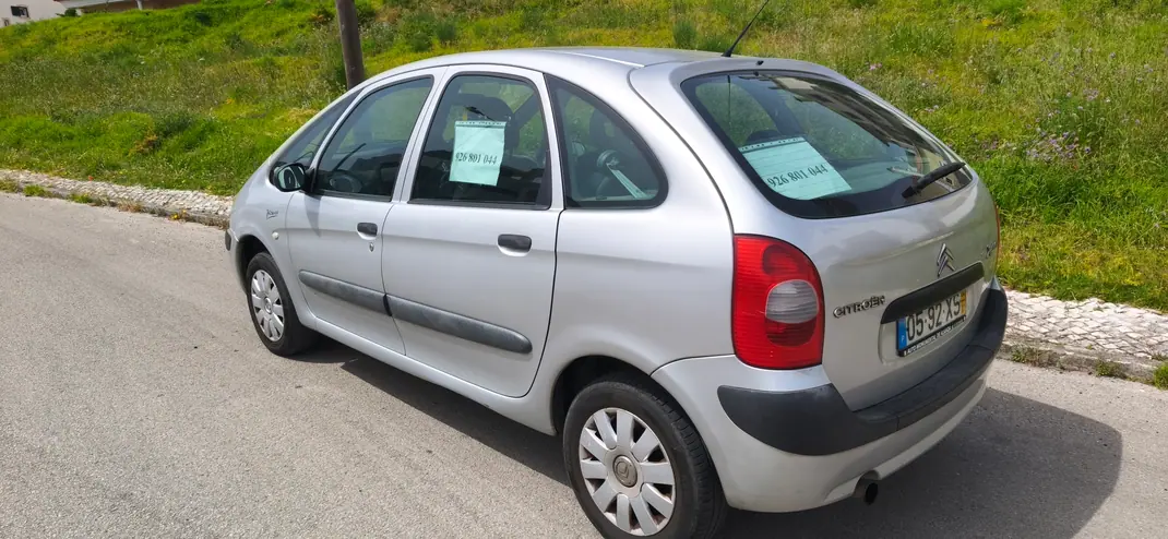 Citroën Xsara Picasso 2004 - 2550 EUR, 200650 km - AUTO.MOTO.pt - 200650km - foto 6 de 11