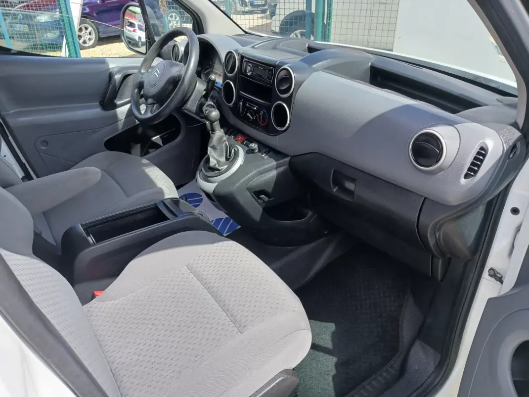 Citroën BERLINGO 1.6 HDI 600 C/AC 2010 - 8750 EUR, 54679 km - AUTO.MOTO.pt - 54679km - foto 20 de 23