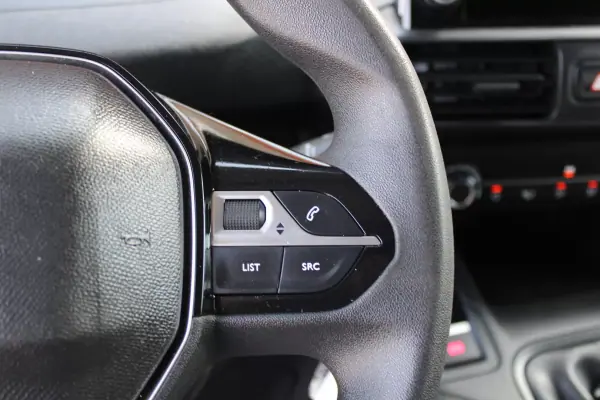 Peugeot Partner 1.5 BlueHDI Premium Longa 2020 - 14990 EUR, 176000 km - AUTO.MOTO.pt - 176000km - foto 14 de 18