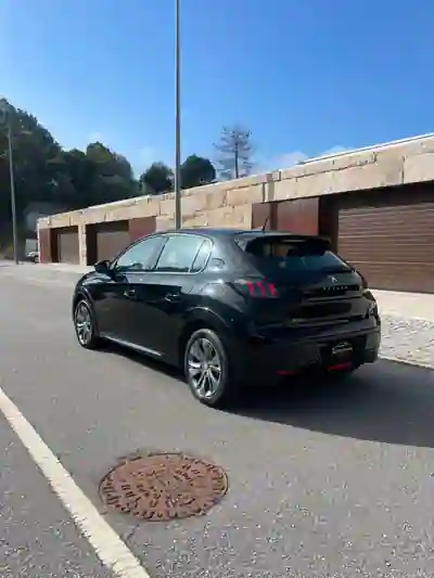 Peugeot e208 2020 - 14950 EUR, 53706 km - 53706km - foto 3 de 12