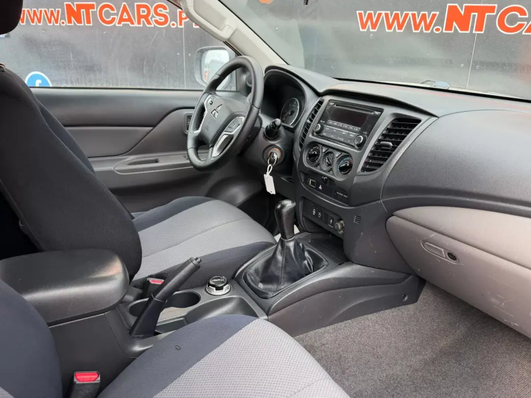 Mitsubishi L200 2.4 DI-D CE 3LUG Club Invite 4WD 2019 - 22900 EUR, 126907 km - AUTO.MOTO.pt - 126907km - foto 15 de 18