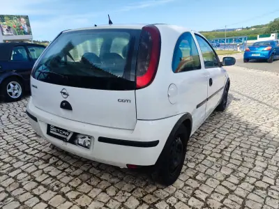 Opel Corsa 2006 - 2900 EUR, 277000 km - AUTO.MOTO.pt - 277000km - foto 10 de 17