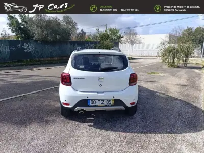 Dacia Sandero 2017 - 9750 EUR, 128440 km - AUTO.MOTO.pt - 128440km - foto 8 de 17