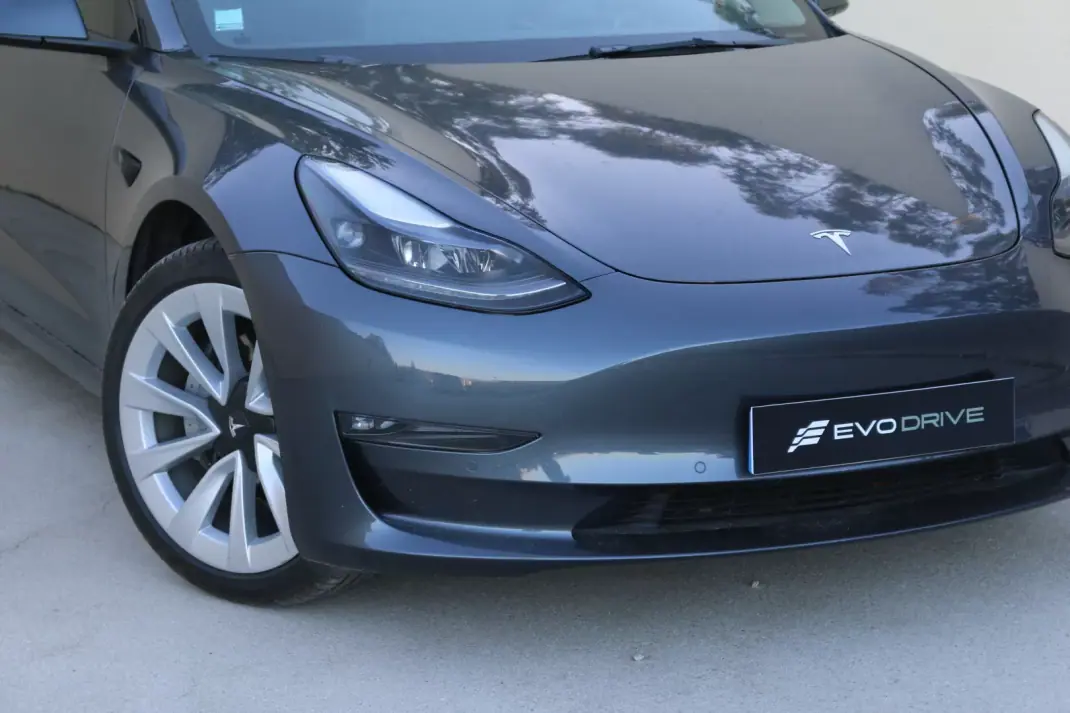 Tesla Model 3 2022 - 28990 EUR, 110500 km - AUTO.MOTO.pt - 110500km - foto 5 de 10