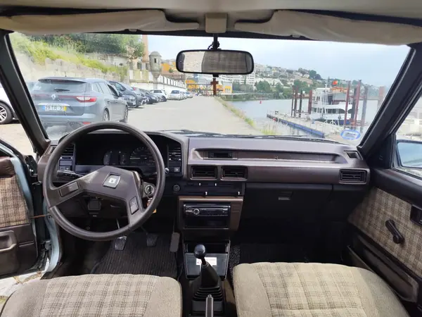 Toyota Corolla 1986 - 2700 EUR, 149000 km - 149000km - foto 4 de 14