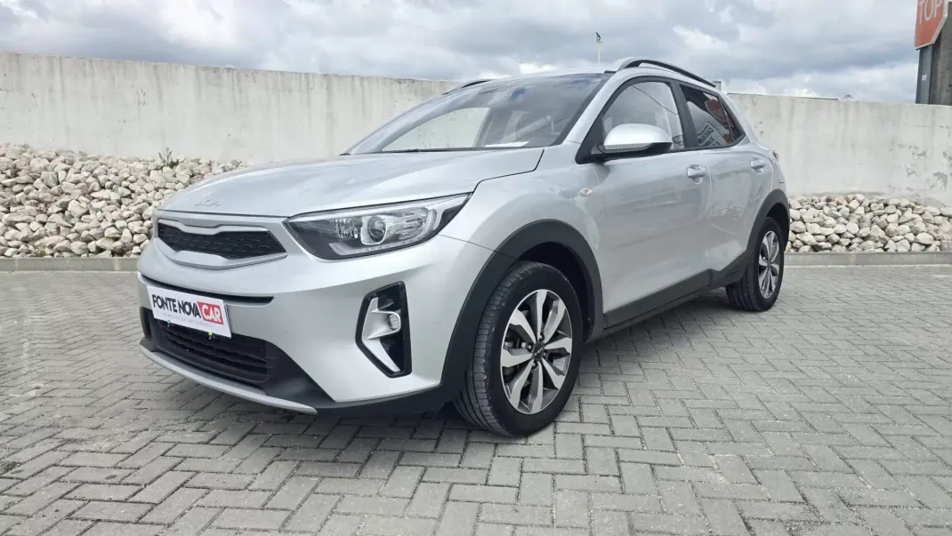 Kia Stonic 2023 - 17450 EUR, 27500 km - AUTO.MOTO.pt - 27500km - foto 1 de 18