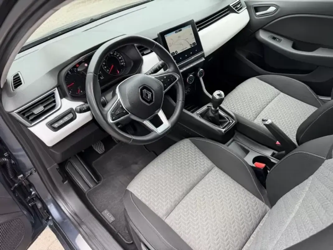 Renault Clio 2022 - 15500 EUR, 89995 km - AUTO.MOTO.pt - 89995km - foto 10 de 11