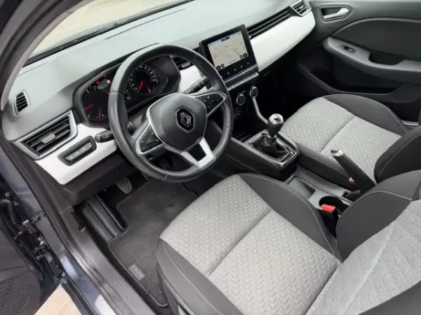 Renault Clio 2022 - 15500 EUR, 89995 km - AUTO.MOTO.pt - 89995km - foto 10 de 11