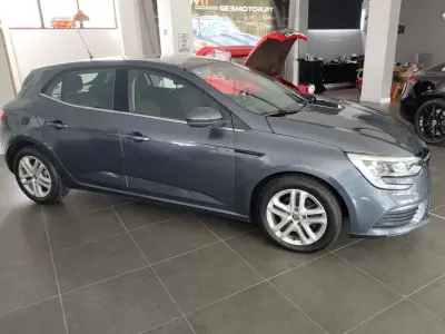 Renault Mégane 2019 - 13490 EUR, 113000 km - AUTO.MOTO.pt - 113000km - foto 5 de 9