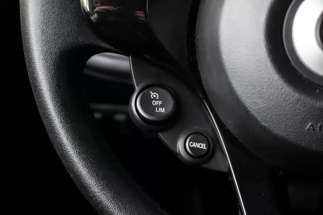 Smart ForTwo Coupé 2019 - 10900 EUR, 68296 km - AUTO.MOTO.pt - 68296km - foto 14 de 37