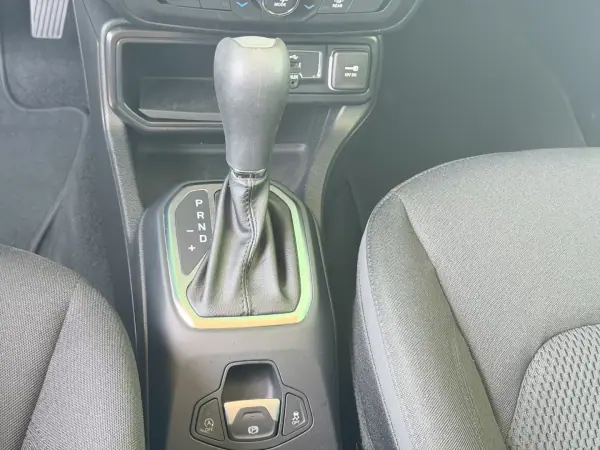 Jeep Renegade 2019 - 19800 EUR, 23341 km - AUTO.MOTO.pt - 23341km - foto 10 de 16