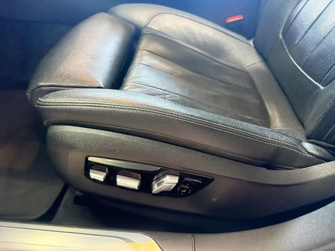 BMW 740 2018 - 29950 EUR, 249000 km - AUTO.MOTO.pt - 249000km - foto 33 de 41
