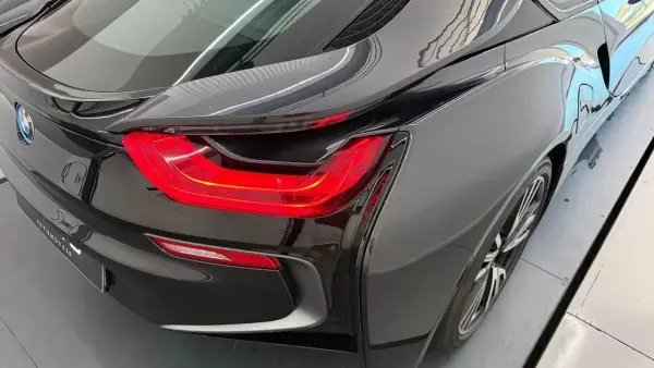 BMW i8 2014 - 61990 EUR, 91277 km - AUTO.MOTO.pt - 91277km - foto 9 de 27