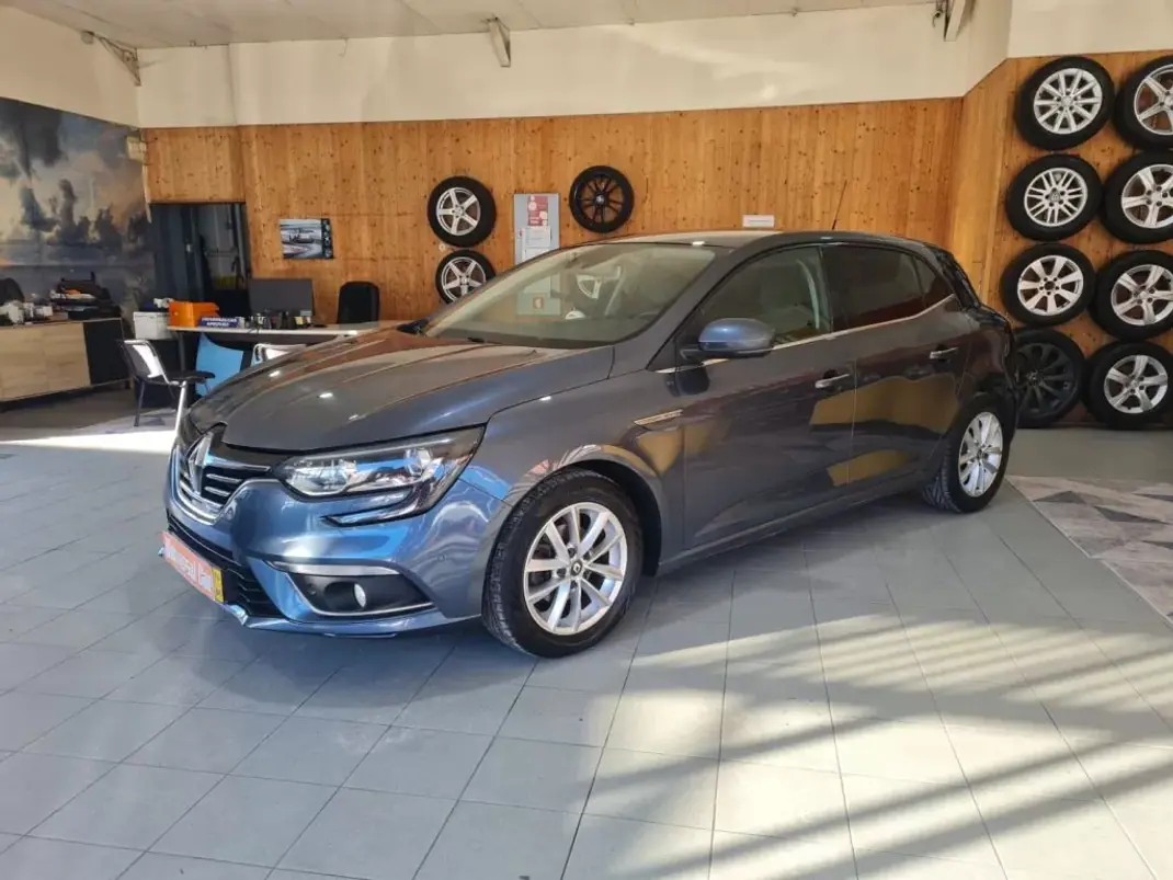 Renault Mégane 2016 - 13600 EUR, 152000 km - AUTO.MOTO.pt - 152000km - foto 6 de 21
