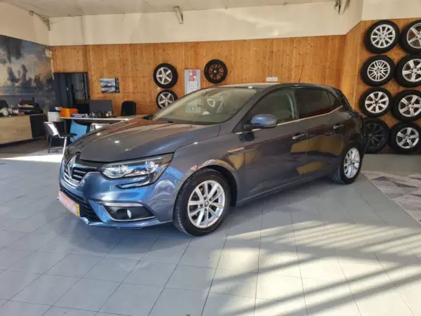 Renault Mégane 2016 - 13600 EUR, 152000 km - AUTO.MOTO.pt - 152000km - foto 6 de 21