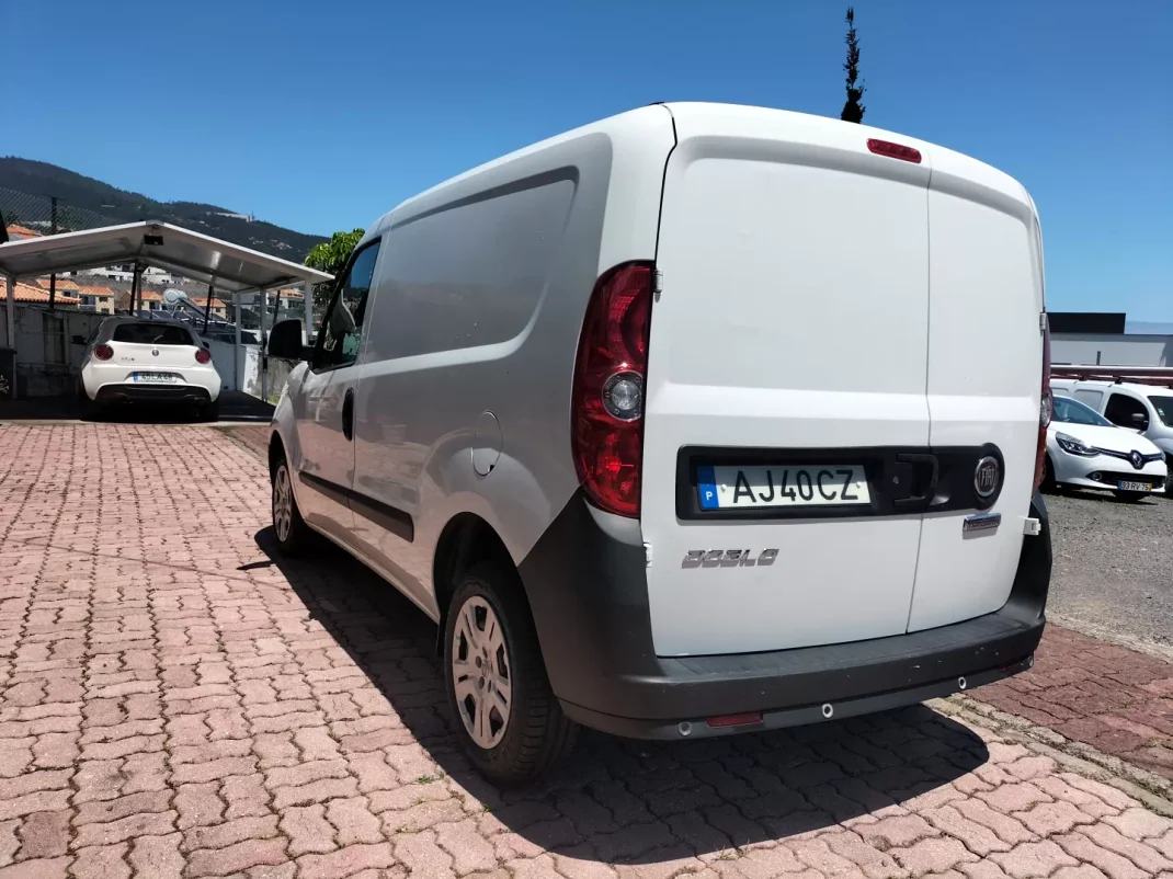 Fiat Doblo 2021 - 14950 EUR, 90000 km - AUTO.MOTO.pt - 90000km - foto 4 de 11