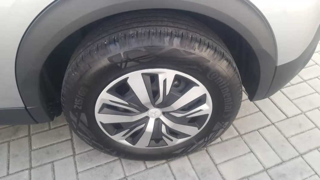 Peugeot 2008 2023 - 18250 EUR, 30000 km - AUTO.MOTO.pt - 30000km - foto 32 de 44