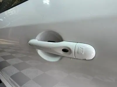 Renault Mégane Coupe 2011 - 7490 EUR, 258000 km - AUTO.MOTO.pt - 258000km - foto 18 de 20