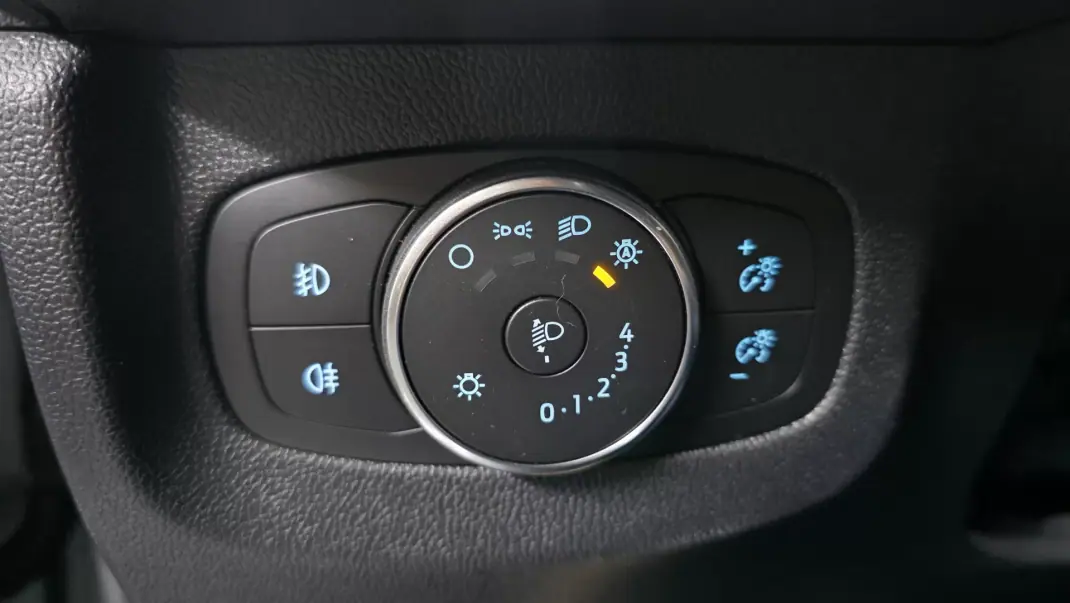 Ford Tourneo Courier 2024 - 24990 EUR, 15000 km - AUTO.MOTO.pt - 15000km - foto 6 de 29