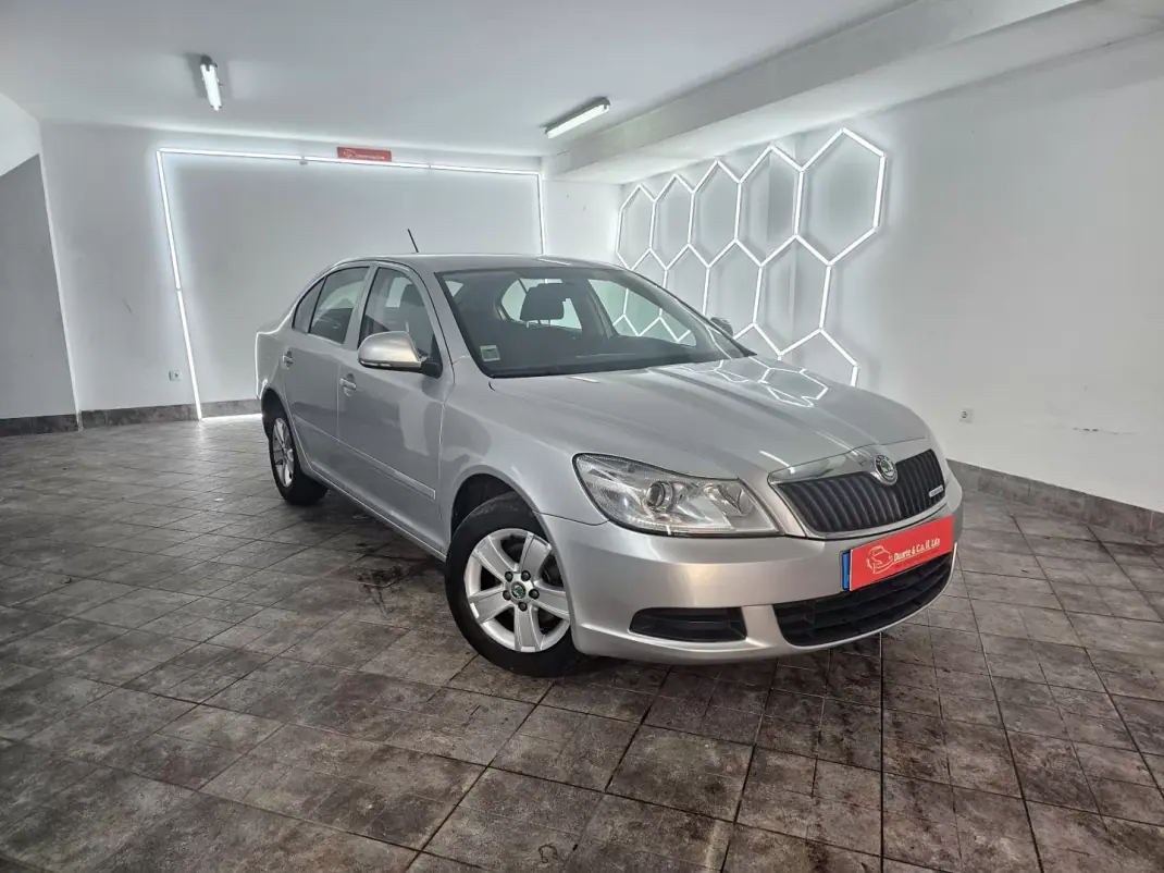 Skoda Octavia 2012 - 9350 EUR, 284108 km - AUTO.MOTO.pt - 284108km - foto 1 de 26