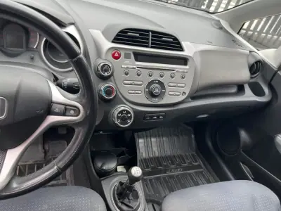 Honda Jazz 2008 - 4765 EUR, 235500 km - AUTO.MOTO.pt - 235500km - foto 9 de 15