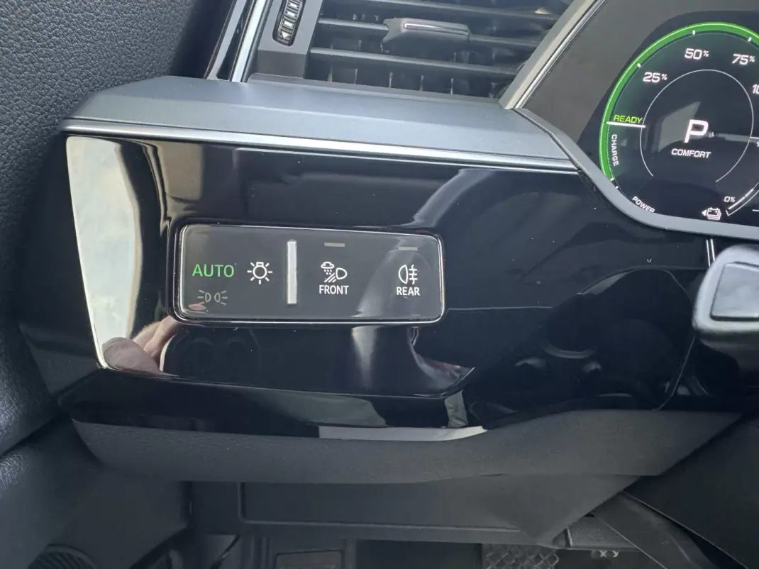 Audi e-tron Sportback 2020 - 28900 EUR, 102000 km - AUTO.MOTO.pt - 102000km - foto 43 de 54