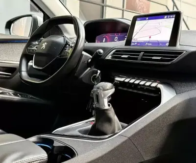 Peugeot 3008 2016 - 13999 EUR, 126514 km - AUTO.MOTO.pt - 126514km - foto 6 de 22
