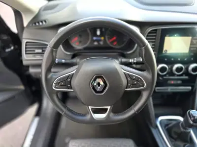 Renault Mégane 2021 - 15400 EUR, 63000 km - AUTO.MOTO.pt - 63000km - foto 14 de 30